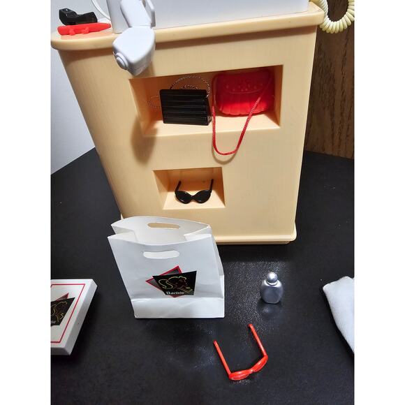 Vintage 1997 Cool Shoppin' Barbie - Picture 11 of 15